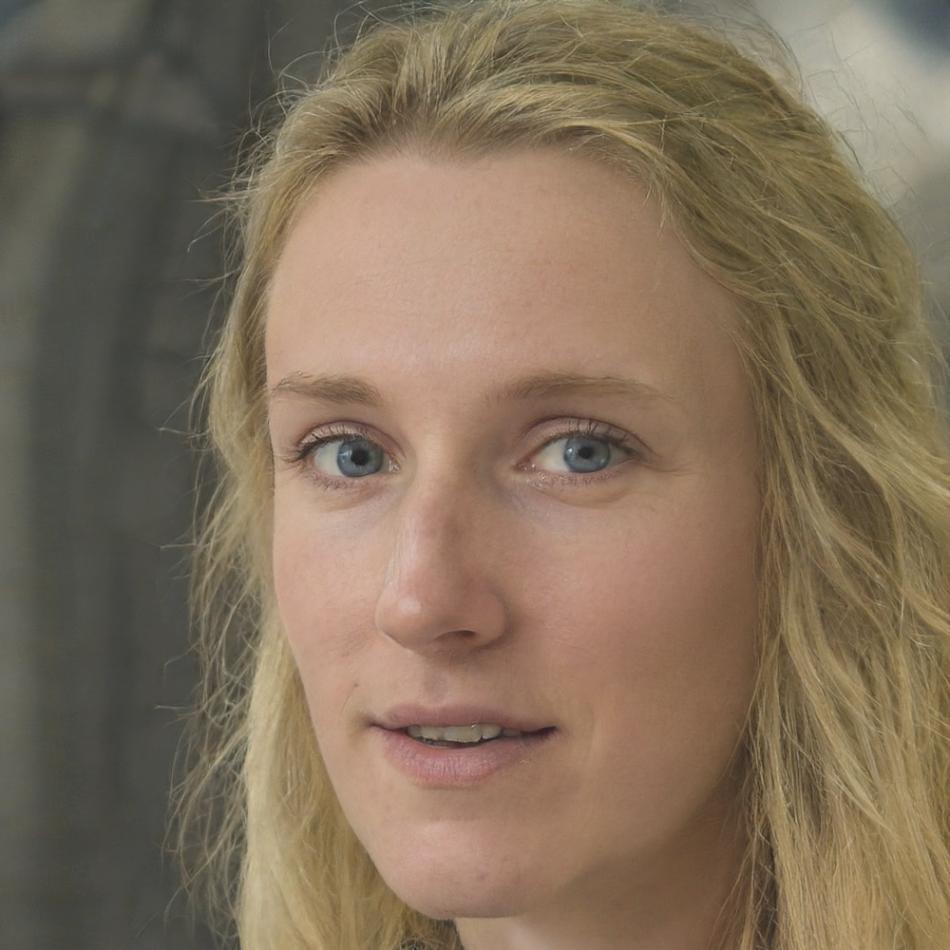 Ritratto di Serafina Torretti, esperta in tecniche avanzate di gel manicure